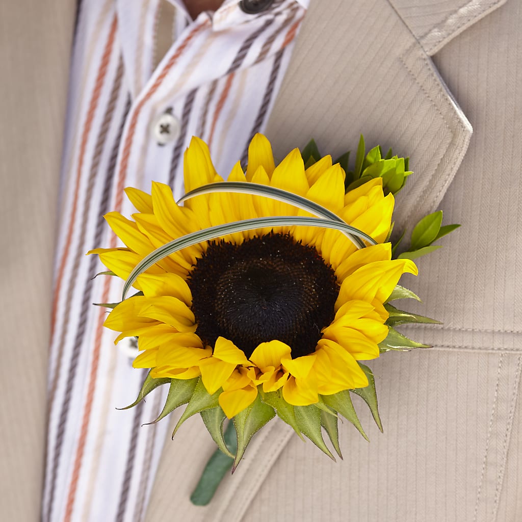 Free Spirit Boutonniere – Flair Floral Designs, Lake Dallas TX